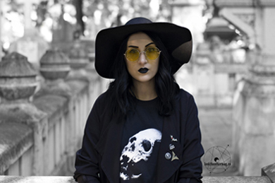 Drawing In Dark skull t-shirt : Alternative fashion