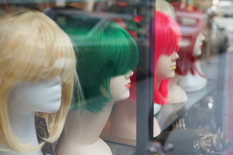 Wigs on stands : Guide to fake hair